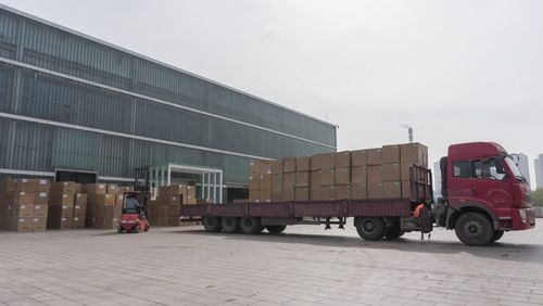 青岛卷烟厂货物卸货运输 4k延时摄影